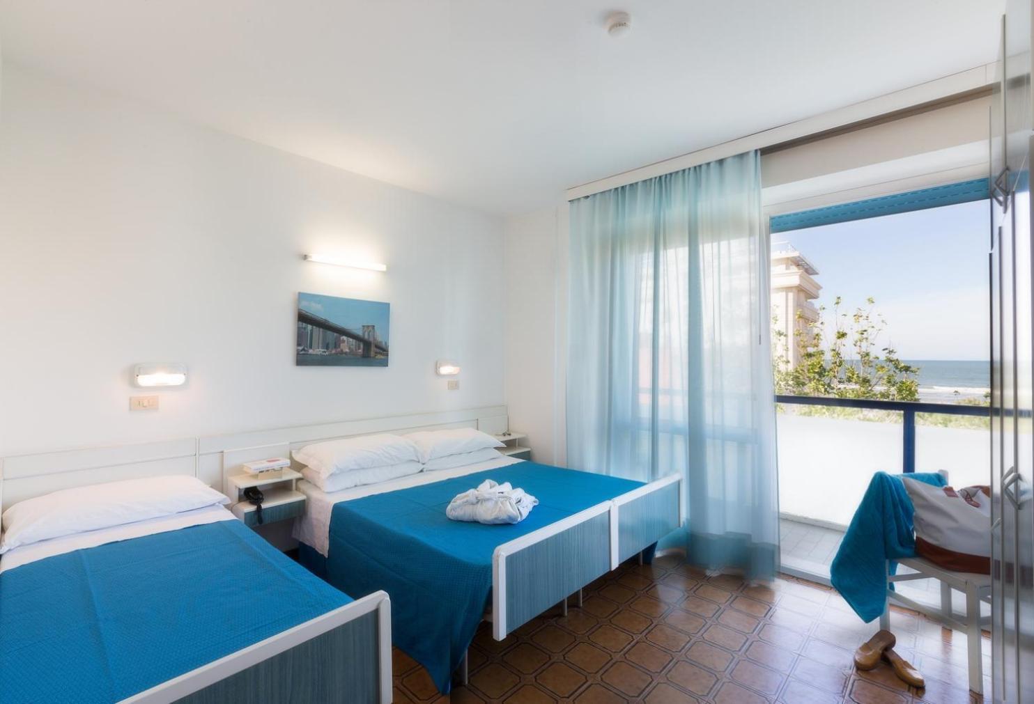 Hotel Taunus - Vista Mare Riccione Extérieur photo