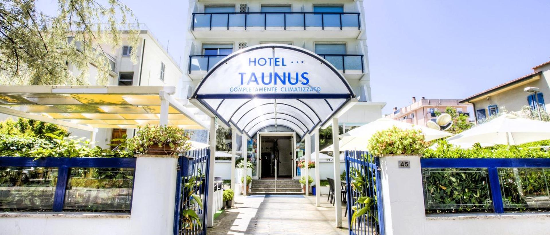 Hotel Taunus - Vista Mare Riccione Extérieur photo