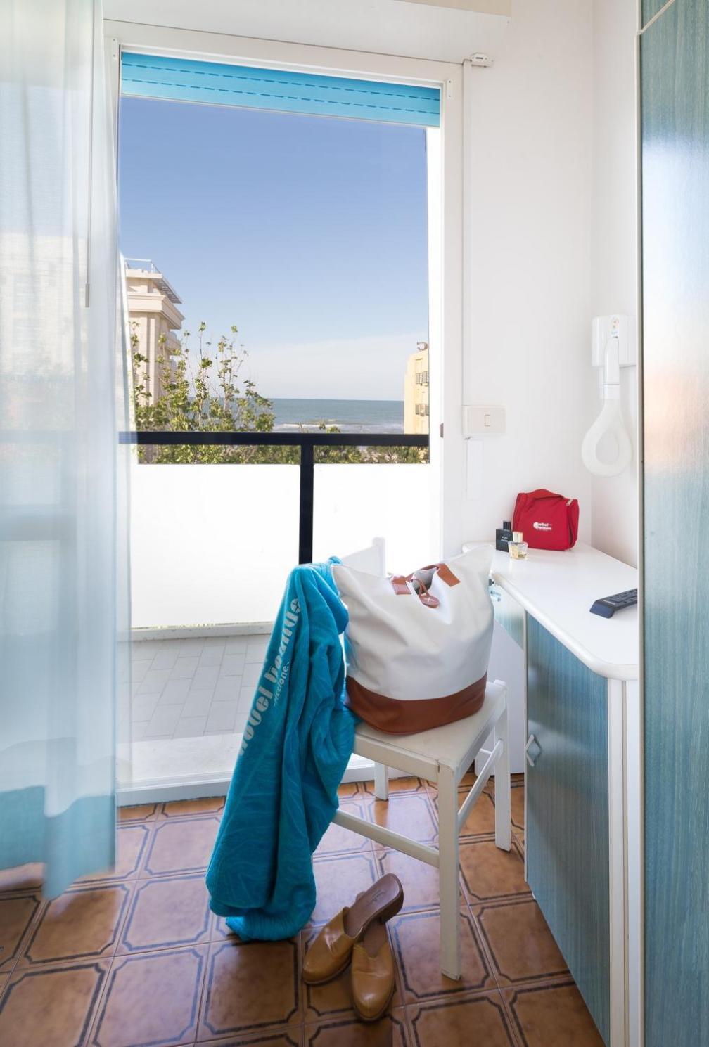 Hotel Taunus - Vista Mare Riccione Extérieur photo