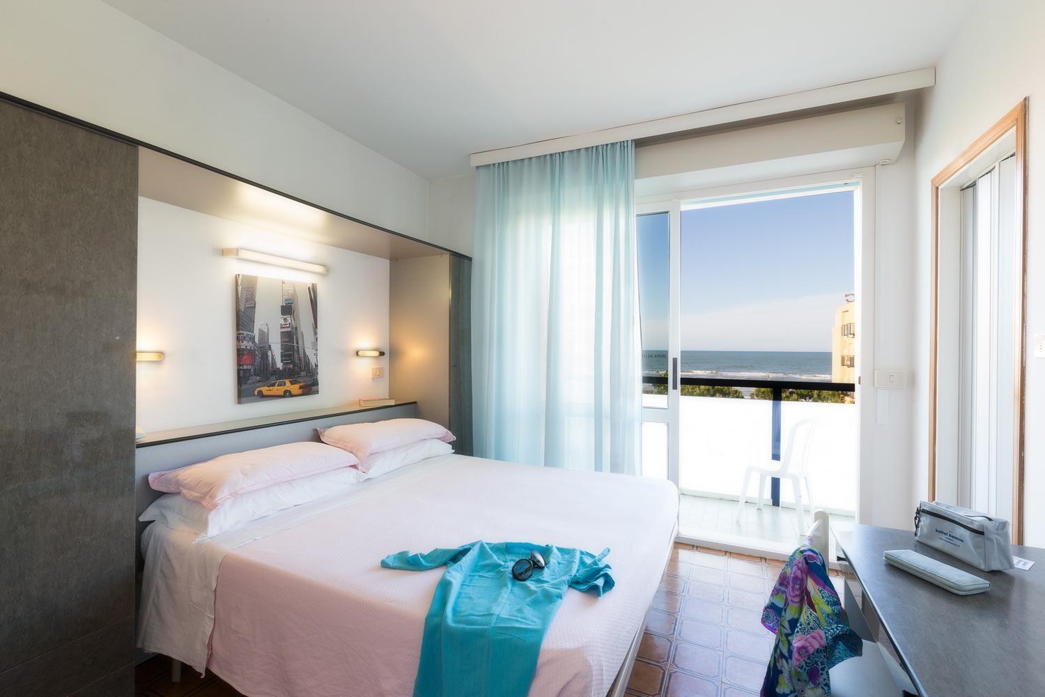Hotel Taunus - Vista Mare Riccione Extérieur photo